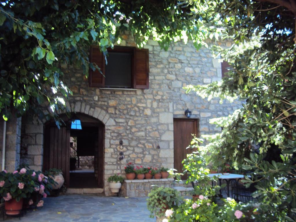 Guesthouse Karahalios Polydrossos Eksteriør billede